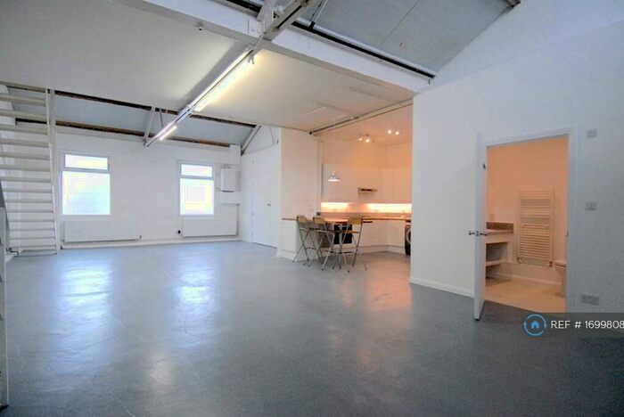 4 Bedroom Maisonette To Rent In Vale Road, London, N4