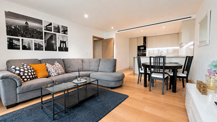 2 Bedroom Flat To Rent In Gauging Square, Tower Hamlets, London, E1W