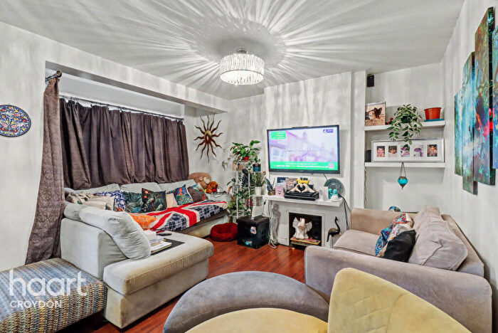 3 Bedroom Terraced House For Sale In Mitcham Road, Croydon, CR0