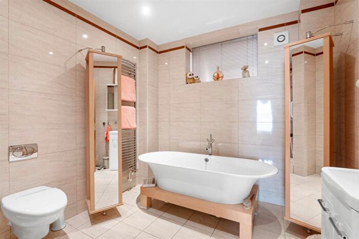 2 Bedroom Duplex For Sale In Warwick Road, Stratford-Upon-Avon, CV37