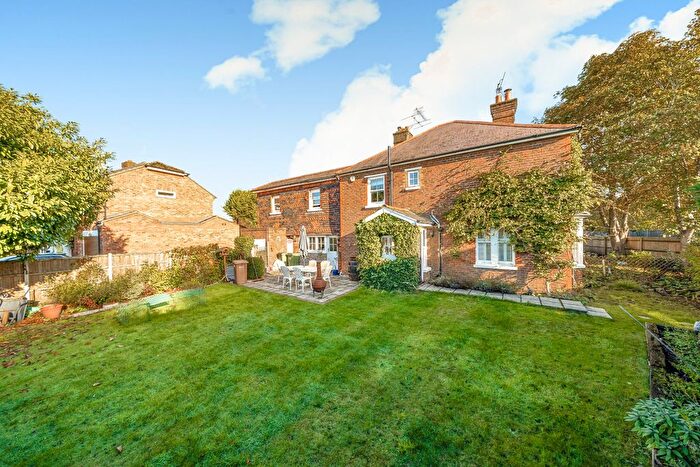 4 Bedroom Semi Detached House For Sale In Jacobs Well, Guildford, Surrey, GU4