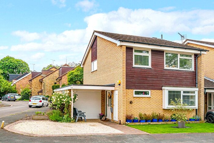 4 Bedroom Detached House For Sale In The Willows, Weybridge, KT13