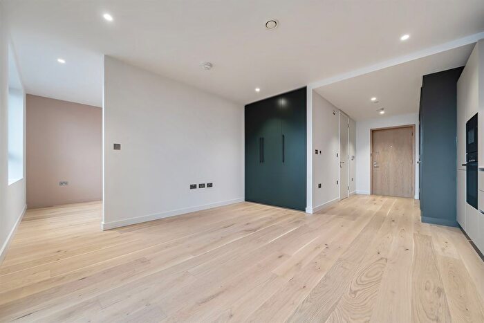 Studio To Rent In Peninsula Gardens, Pilot Walk, Lower Riverside, Greenwich Peninsula, SE10