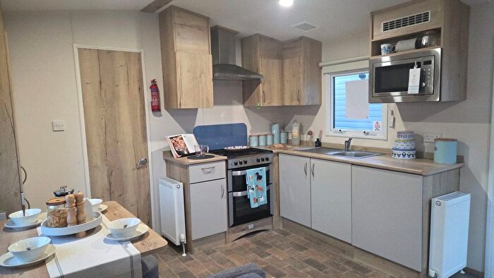 3 Bedroom Park Home For Sale In Faversham Road, Seasalter, Whitstable, CT5