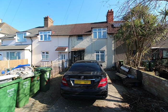 3 Bedroom End Of Terrace House To Rent In Heath Way, Erith, DA8