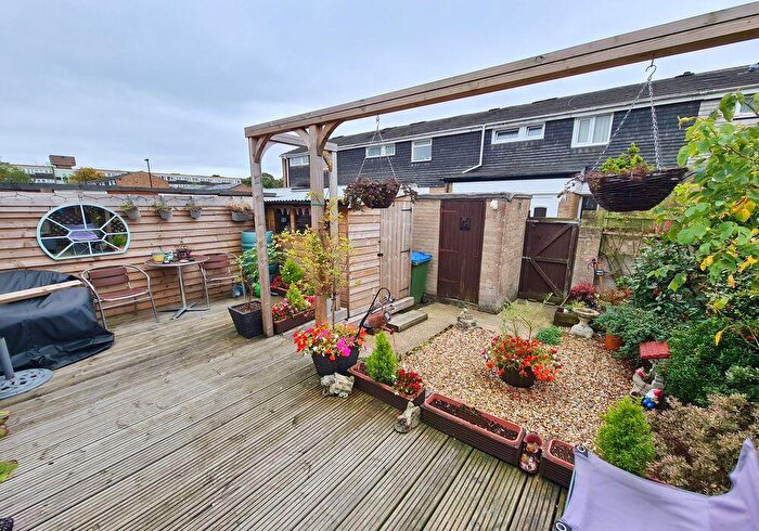 3 Bedroom End Of Terrace House For Sale In St Martins Close, Lordshill, SO16