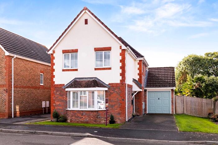 3 Bedroom Detached House For Sale In Warminghurst Close, Ashington, RH20