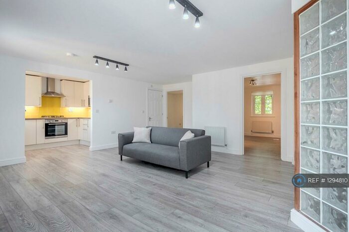 2 Bedroom Flat To Rent In Newent Close, London, SE15