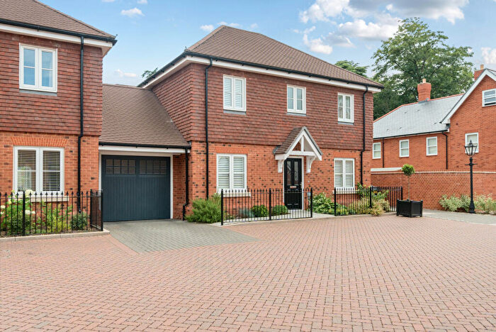 3 Bedroom Detached House For Sale In Eleanor Place, Farnham, GU9