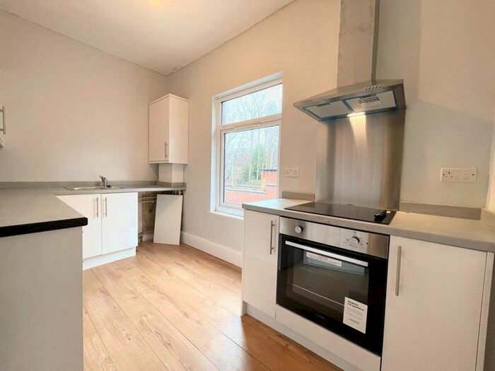 2 Bedroom Flat To Rent In Hartshill Road, Hartshill, Stoke-On-Trent, Staffordshire, ST4