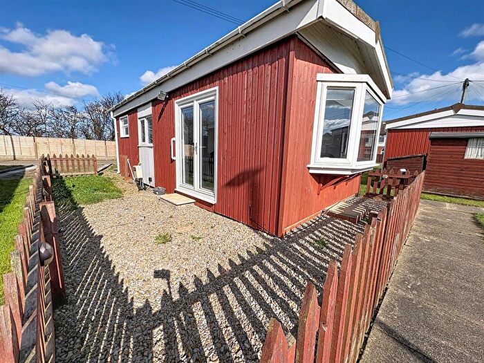 1 Bedroom Park Home For Sale In Cliff Road, Hornsea, HU18