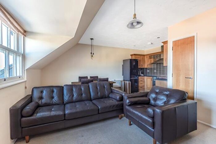 2 Bedroom Flat To Rent In Peoples Place, Banbury, OX16
