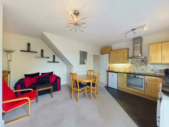 3 Bedroom Private Hall To Rent In Avondale Road, Lancaster, LA1