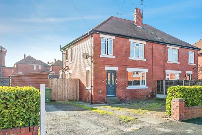3 Bedroom Semi Detached House For Sale In Philip Garth, Wakefield, WF1