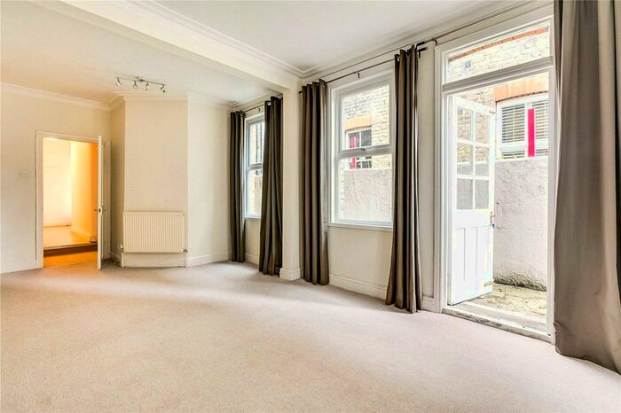 2 Bedroom Flat To Rent In Cowick Road, London, SW17