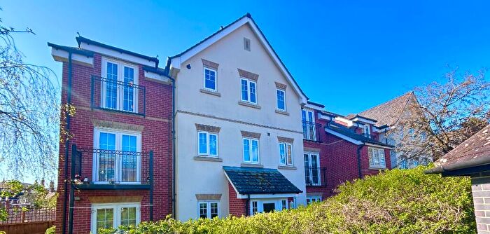 2 Bedroom Flat For Sale In Meadowview, Hungerford, Berkshire, RG17