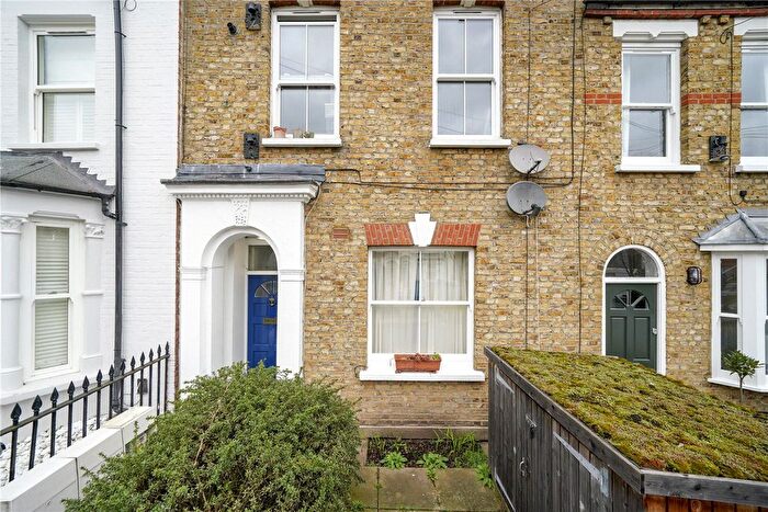 2 Bedroom Flat For Sale In Lambton Road, London, N19