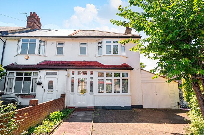 4 Bedroom End Of Terrace House For Sale In Woodland Way, Mitcham, CR4