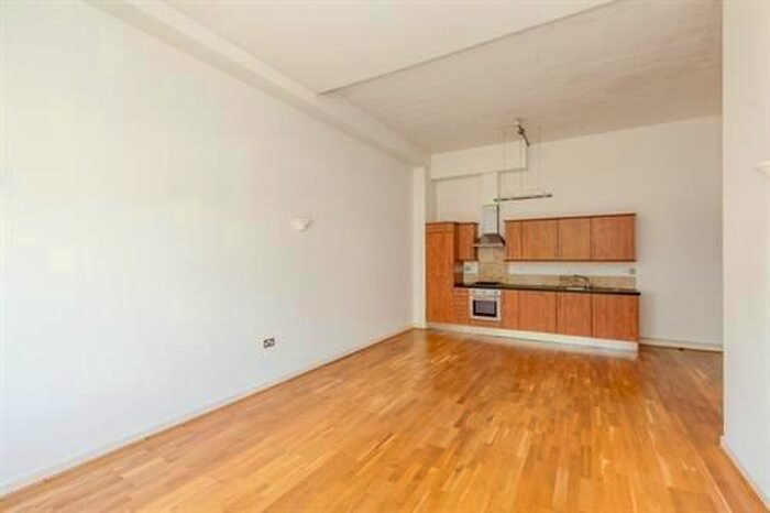 2 Bedroom Flat To Rent In Somerford Grove, London, N16