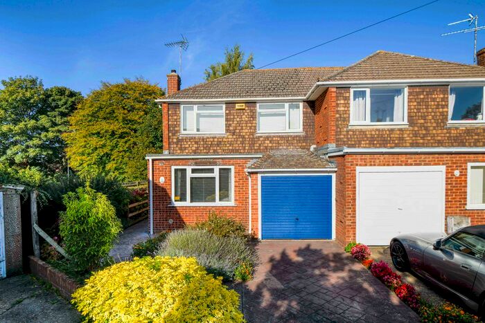 3 Bedroom Semi-Detached House For Sale In Haffenden Meadow, Charing, TN27