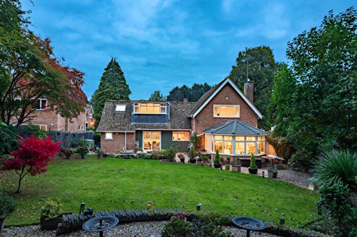 4 Bedroom Detached House For Sale In Southfield Drive, Kenilworth, CV8