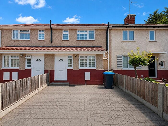 2 Bedroom Property To Rent In Bishops Close, Enfield, EN1