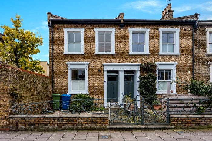 3 Bedroom End Of Terrace House To Rent In Choumert Grove, London, SE15