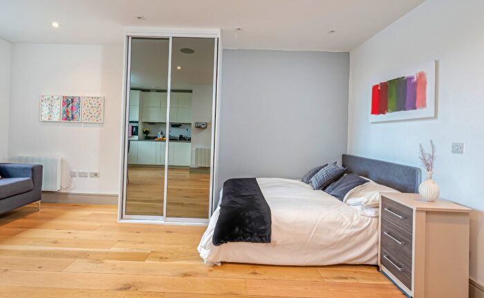 Studio To Rent In Lawrence Road, London, N15