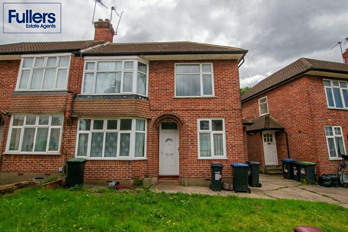 2 Bedroom Ground Maisonette For Sale In Inverness Avenue, London, EN1