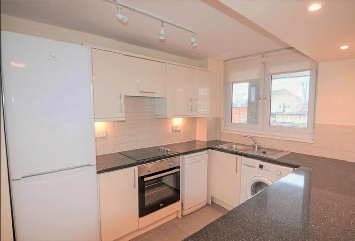 1 Bedroom Flat To Rent In Justin Close, Brentford, TW8