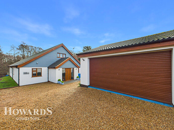 6 Bedroom Detached Bungalow For Sale In Chestnut Avenue, Oulton Broad, NR32