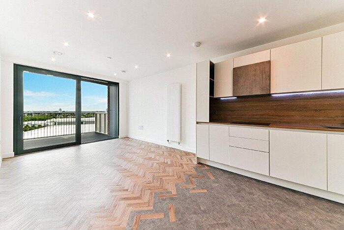 2 Bedroom Apartment To Rent In Makers Yard, London, E3