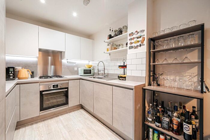 1 Bedroom Flat For Sale In High Wycombe, Town Centre, Buckinghamshire, HP11