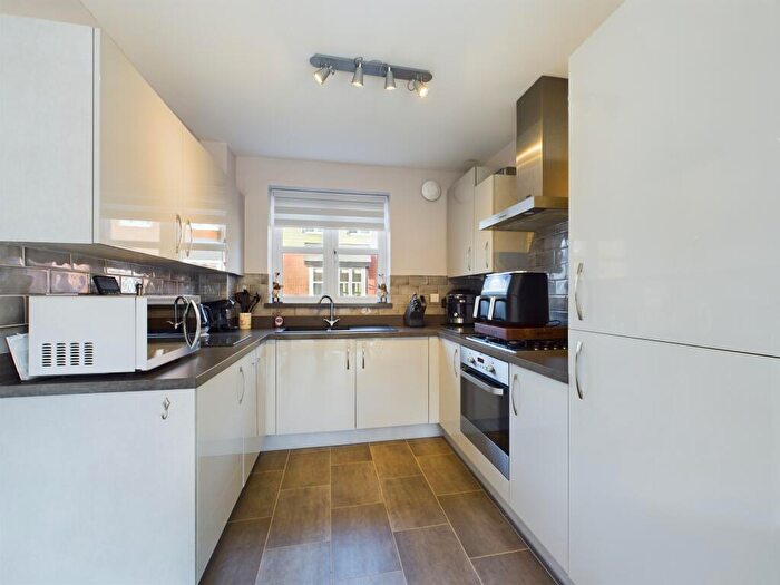 3 Bedroom Detached House For Sale In Dunn Lane, Mickleover, DE3