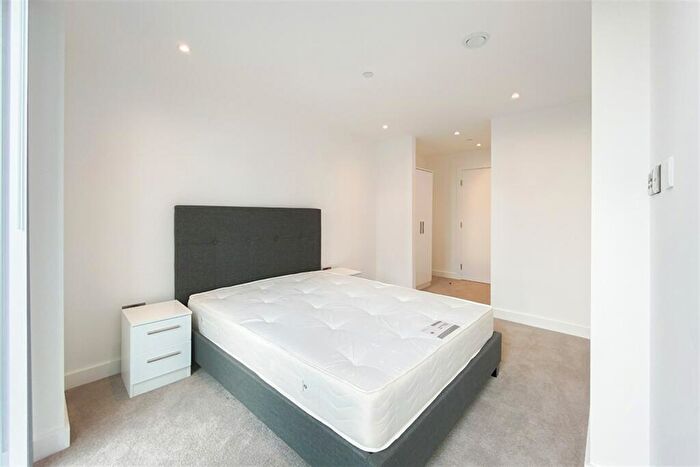 2 Bedroom Apartment To Rent In Elizabeth Tower, M15
