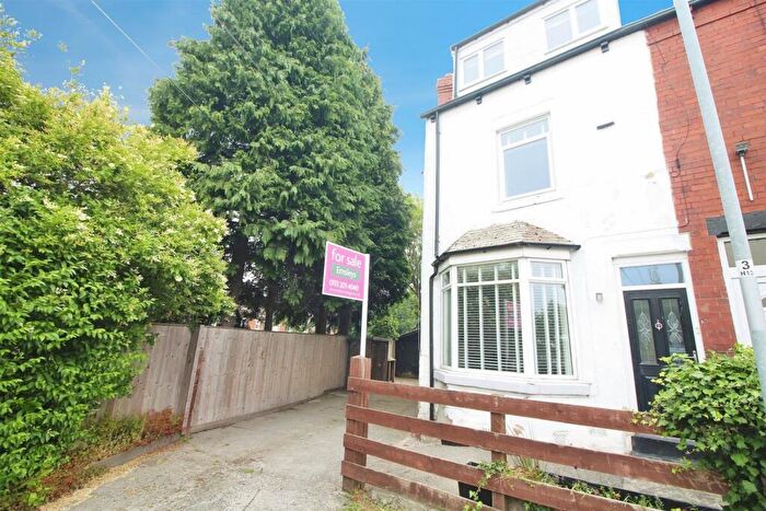 4 Bedroom Terraced House For Sale In Haigh View, Rothwell, Leeds, LS26