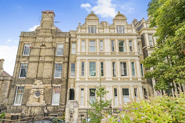 1 Bedroom Flat To Rent In Castle Hill, Rochester, ME1