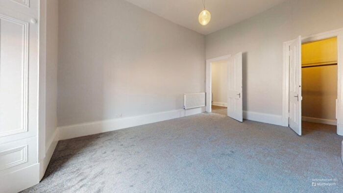 3 Bedroom Flat To Rent In Queens Drive, Struthbungo, Glasgow., G42