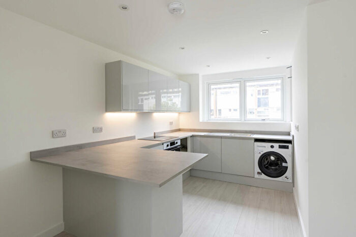 3 Bedroom Flat For Sale In St Catherine's Place, BS3