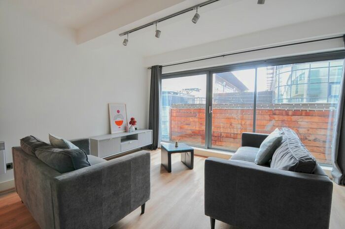 2 Bedroom Flat To Rent In Oldham Road, Manchester, M4