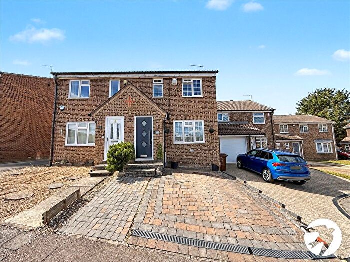 3 Bedroom Semi-Detached House For Sale In Gatcombe Close, Princes Park, Kent, ME5