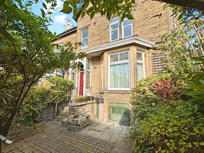 2 Bedroom Flat For Sale In Bingley Road, Shipley, BD18