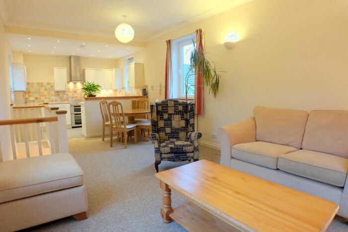 2 Bedroom Maisonette To Rent In Penmaen Terrace, Uplands, Swansea, SA1