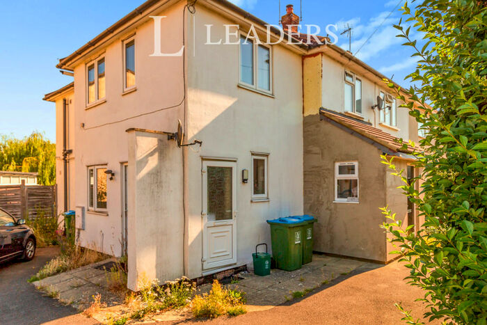Maisonette To Rent In Churchill Avenue, Aylesbury, HP21