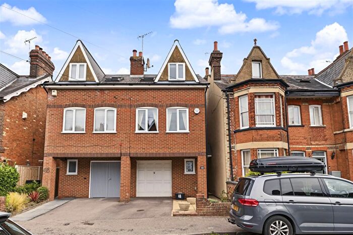 3 Bedroom Semi-Detached House For Sale In Cowper Road, Harpenden, AL5
