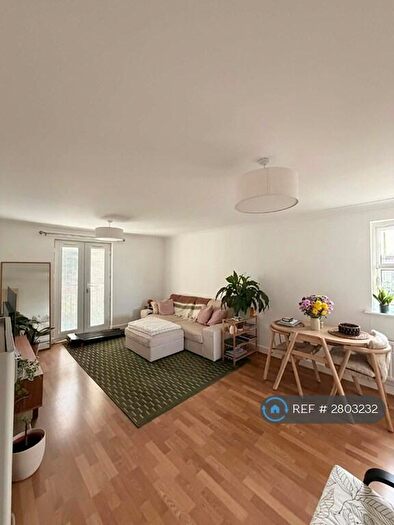 2 Bedroom Flat To Rent In Elkins Square, Eastleigh, SO50