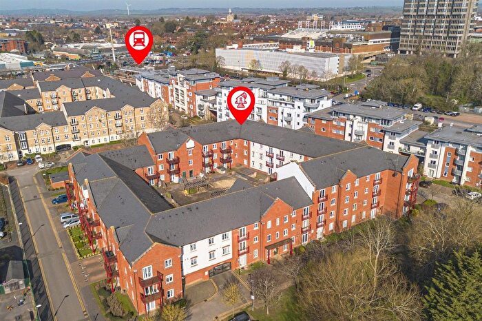 1 Bedroom Flat For Sale In Barnshaw House, Coxhill Way, Aylesbury (Walk Of Station), HP21