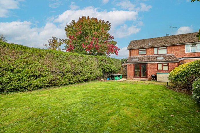 3 Bedroom Semi Detached House For Sale In Syers Road, Liss, Hampshire, GU33