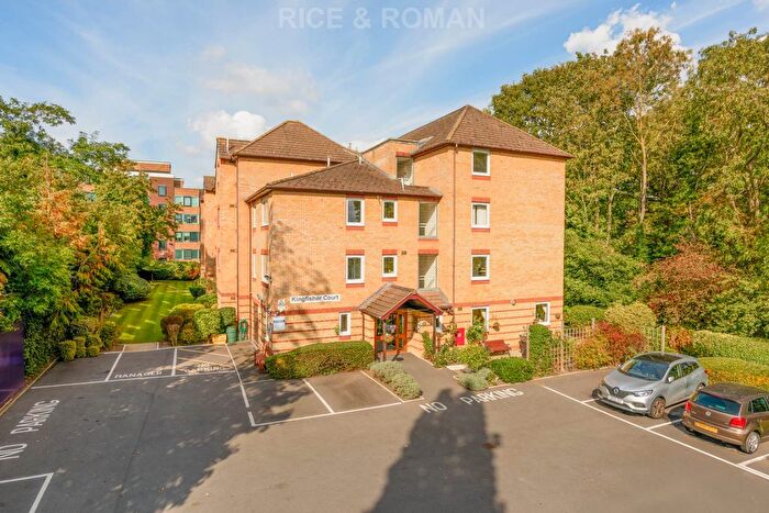 2 Bedroom Flat For Sale In Kingfisher Court, Surbiton, KT6