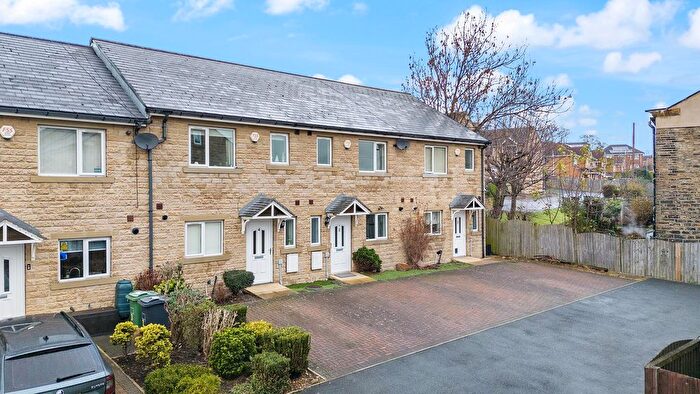 3 Bedroom Town House To Rent In Coniston Mews, Dalton, Huddersfield, HD5